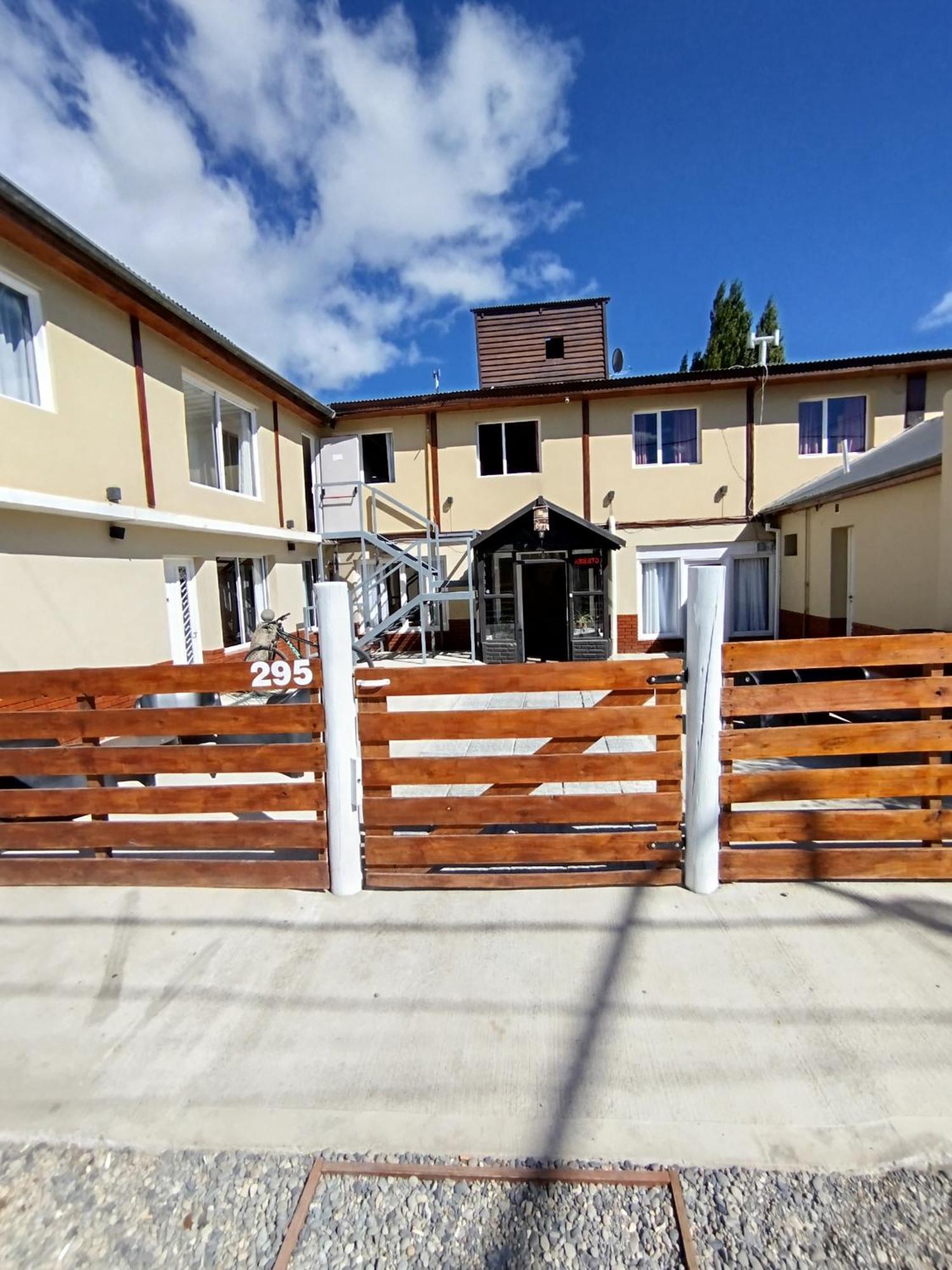 Hostel Elal El Calafate Esterno foto