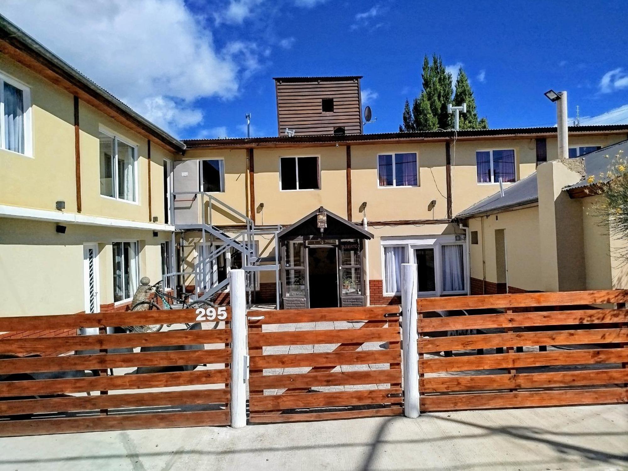 Hostel Elal El Calafate Esterno foto